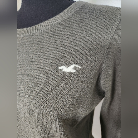 HOLLISTER VINTAGE CREWNECK SWEATER - Picture 2 of 5